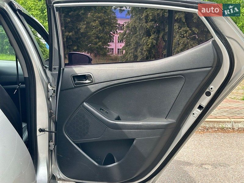 Седан Kia K5 2014 в Шостці