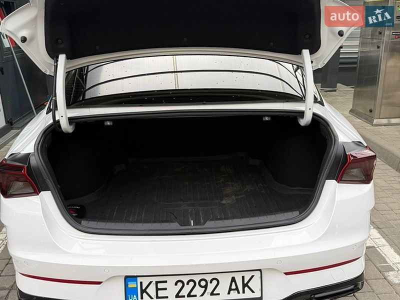 Седан Kia K5 2022 в Одессе