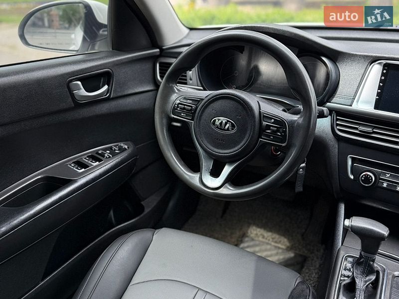 Седан Kia K5 2015 в Одессе