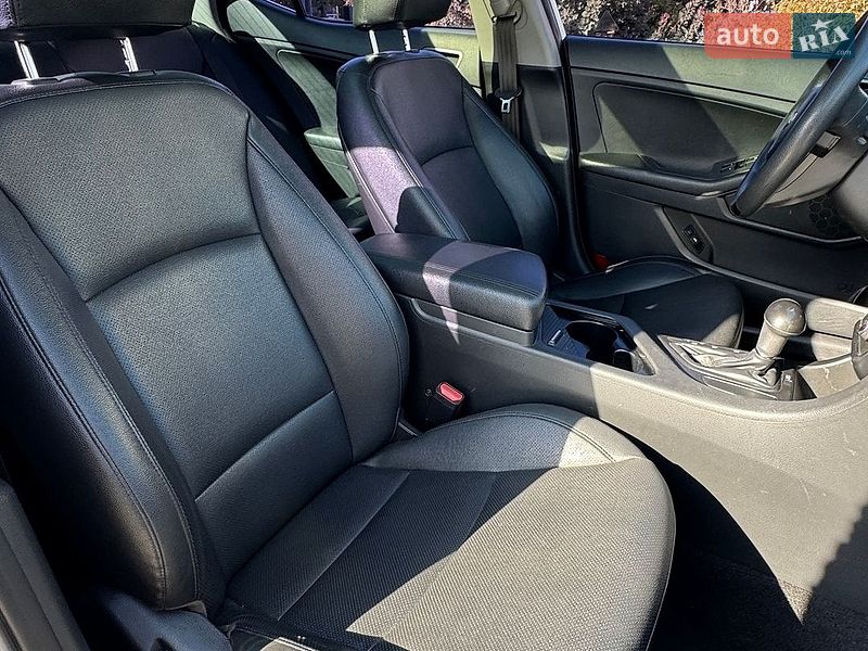 Седан Kia K5 2014 в Киеве