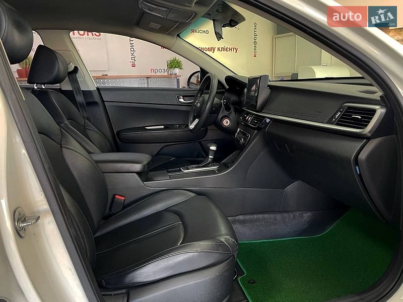 Седан Kia K5 2018 в Киеве