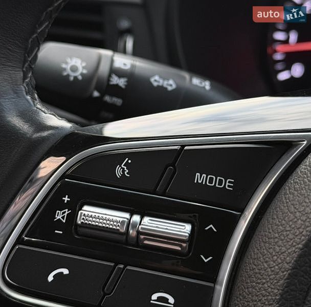 Седан Kia K5 2019 в Дніпрі