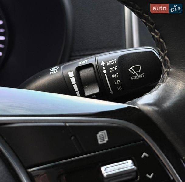 Седан Kia K5 2019 в Дніпрі