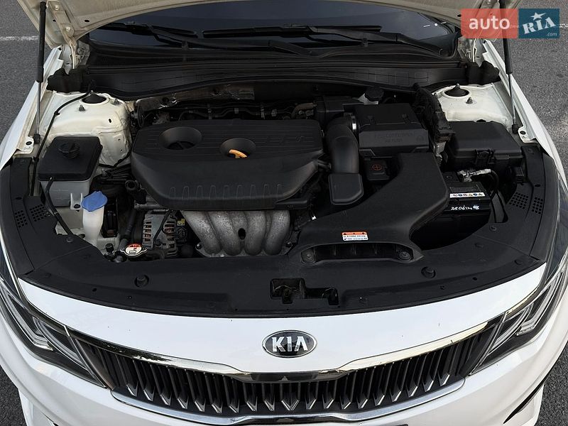 Седан Kia K5 2019 в Дніпрі