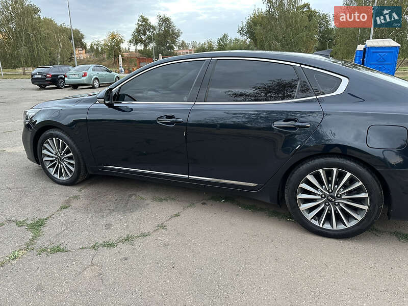 Седан Kia K7 2017 в Кривому Розі