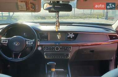 Седан Kia K7 2016 в Мукачево