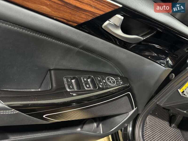 Седан Kia K7 2016 в Дніпрі
