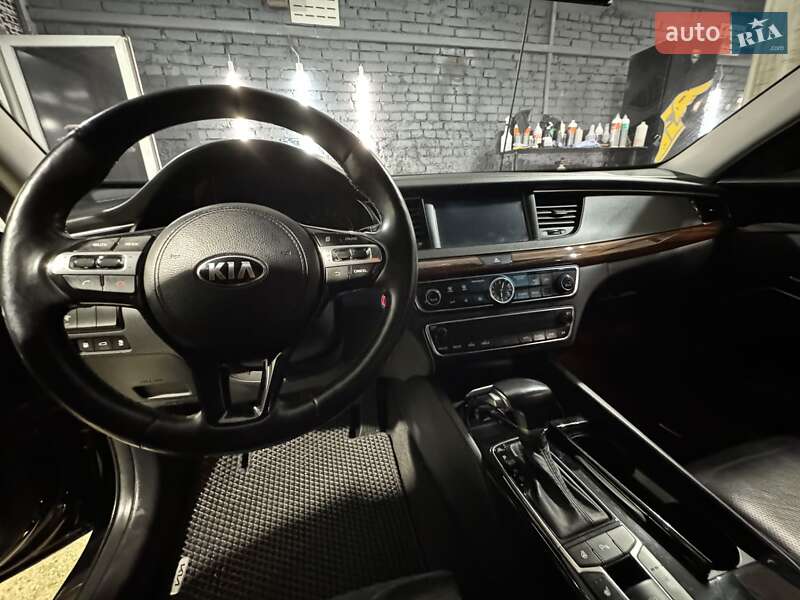 Седан Kia K7 2016 в Дніпрі