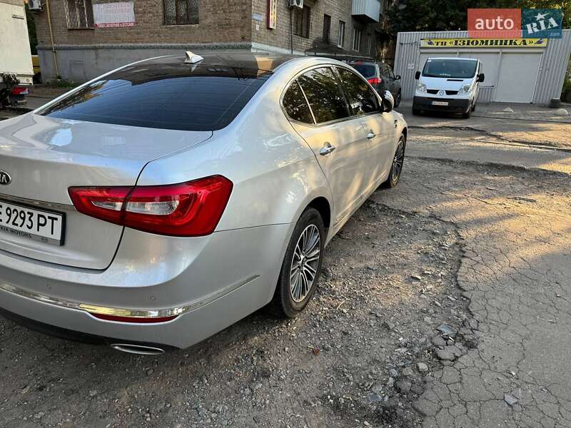 Седан Kia K7 2015 в Дніпрі
