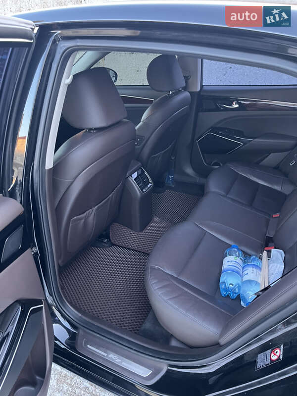 Седан Kia K7 2016 в Гусятині