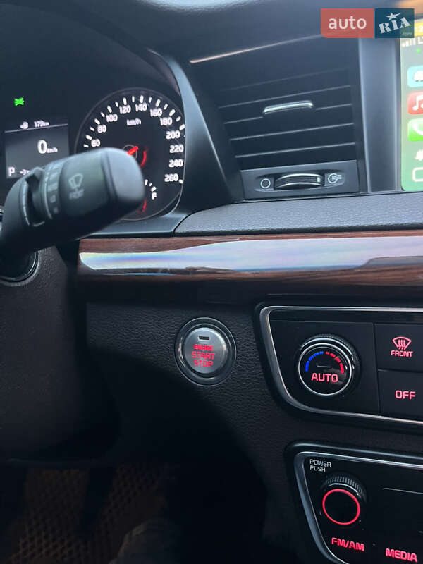 Седан Kia K7 2016 в Гусятині