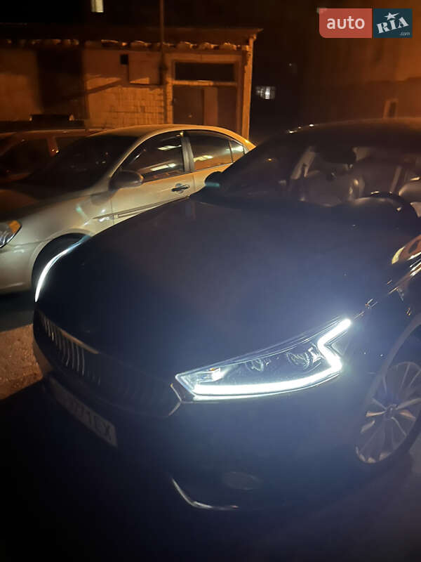 Седан Kia K7 2016 в Гусятині