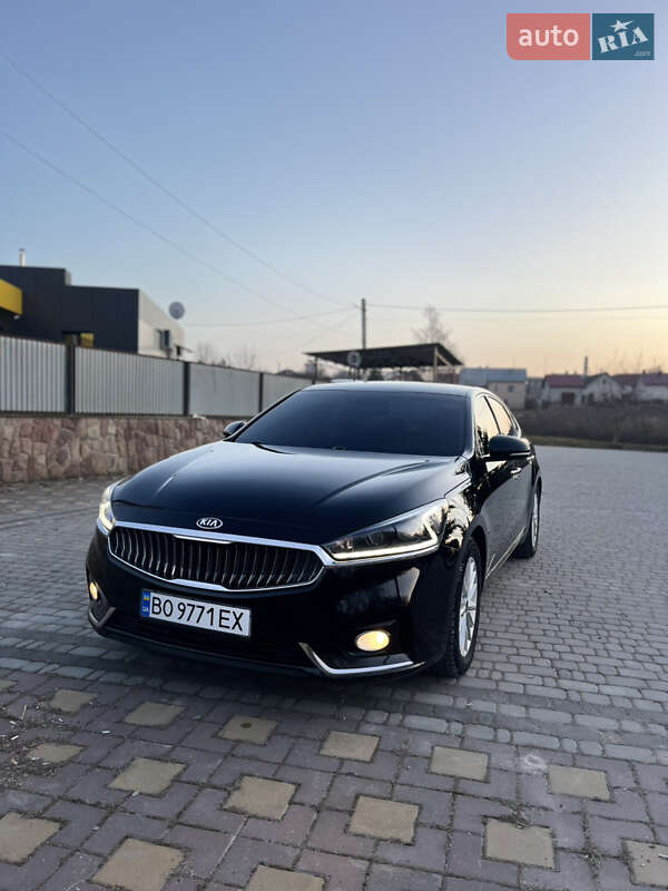 Седан Kia K7 2016 в Гусятині