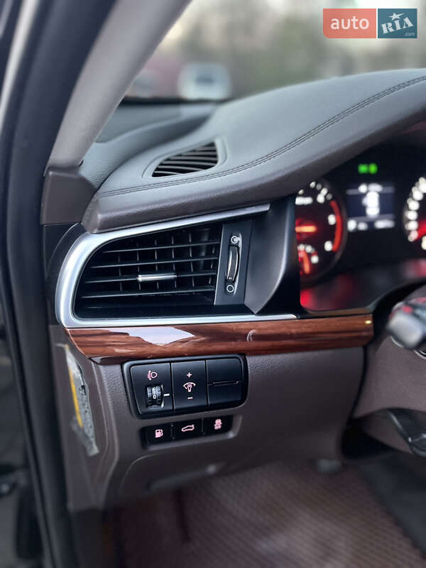 Седан Kia K7 2016 в Гусятині