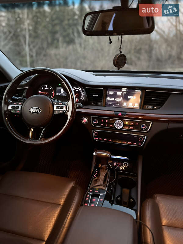 Седан Kia K7 2016 в Гусятині