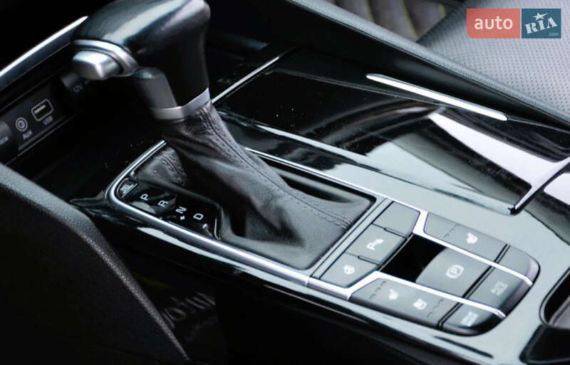 Седан Kia K7 2017 в Киеве