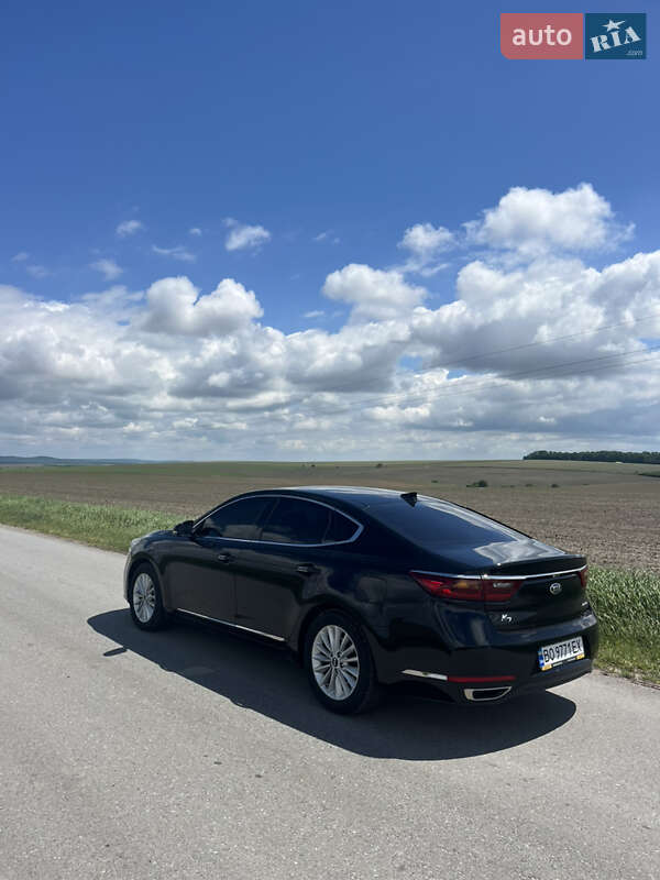 Седан Kia K7 2016 в Гусятині
