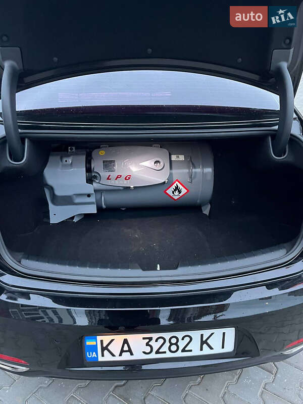 Седан Kia K7 2016 в Киеве