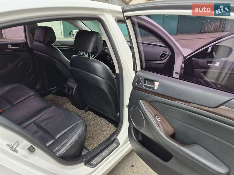 Седан Kia K7 2015 в Василькове