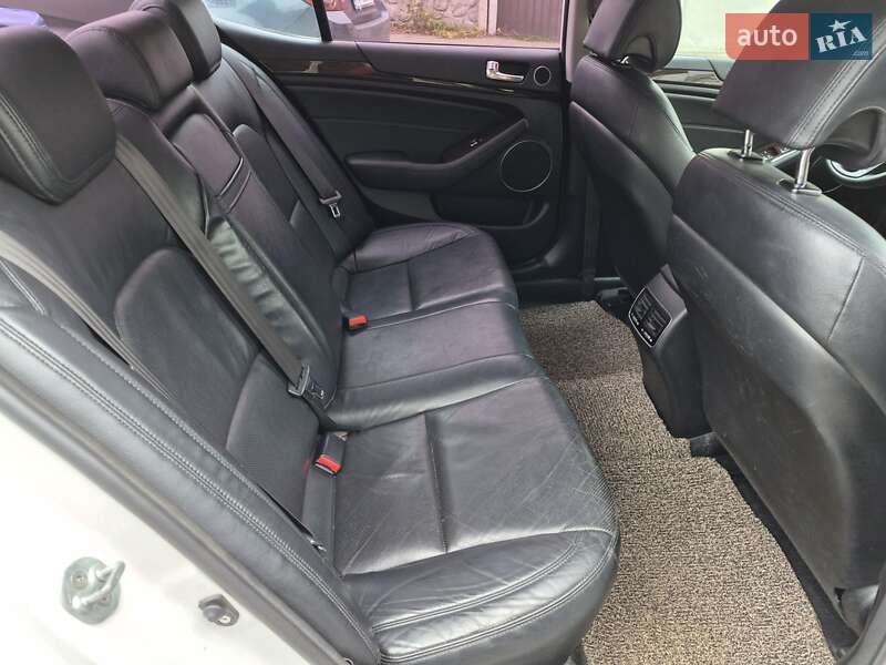 Седан Kia K7 2015 в Василькове