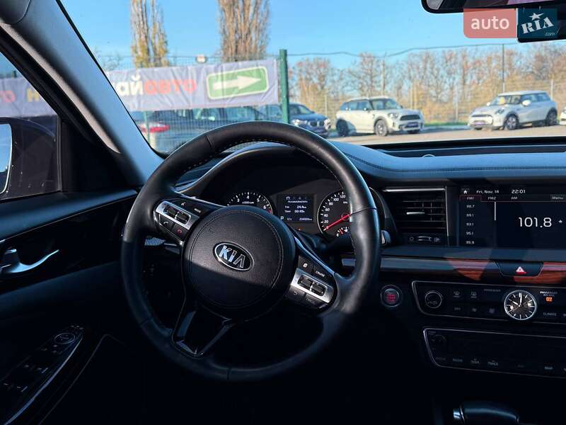 Седан Kia K7 2017 в Одессе