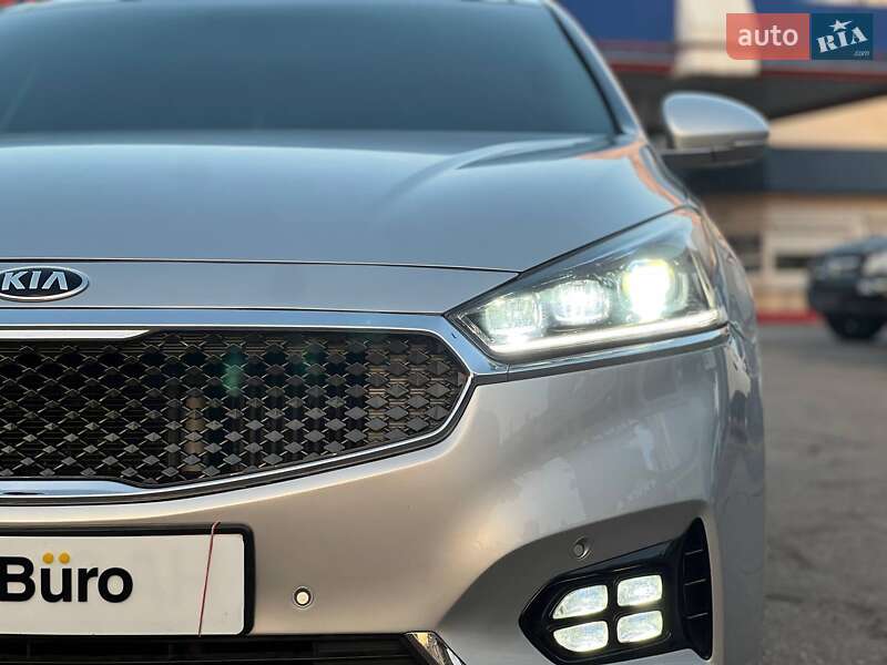 Седан Kia K7 2017 в Одессе