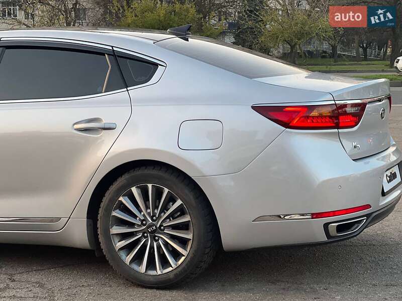 Седан Kia K7 2017 в Одессе