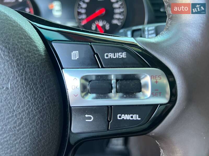 Седан Kia K7 2017 в Одессе