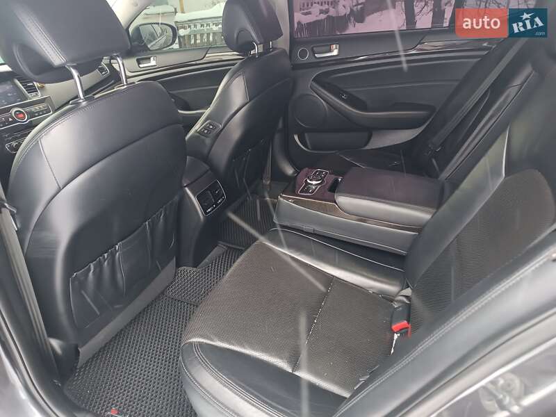 Седан Kia K7 2013 в Бурыни