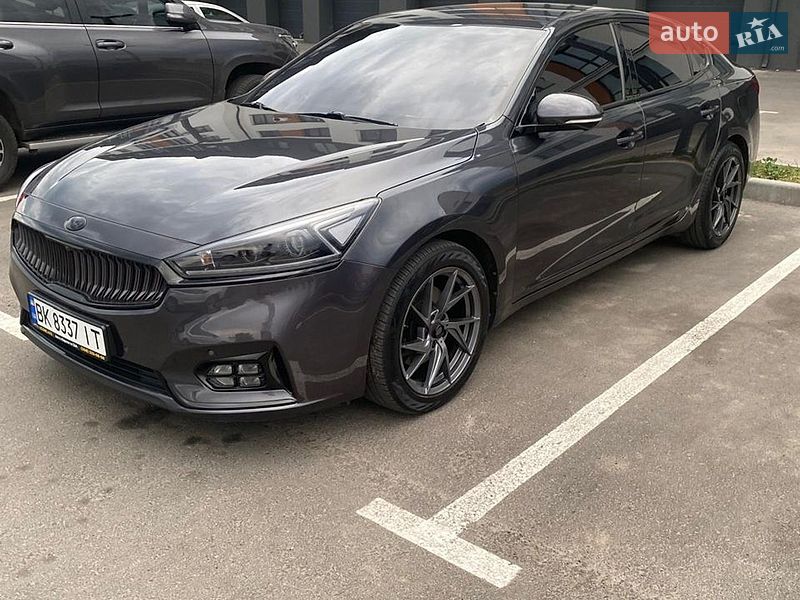 Седан Kia K7 2016 в Ровно