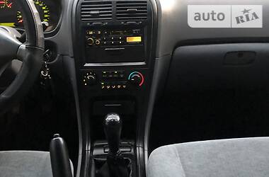 Седан Kia Magentis 2004 в 