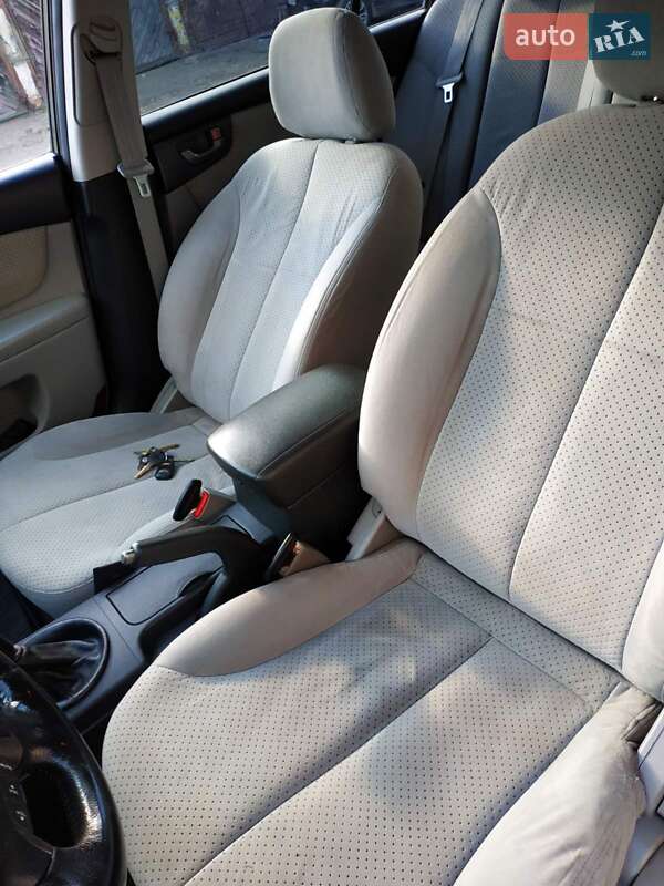 Седан Kia Magentis 2008 в Львові