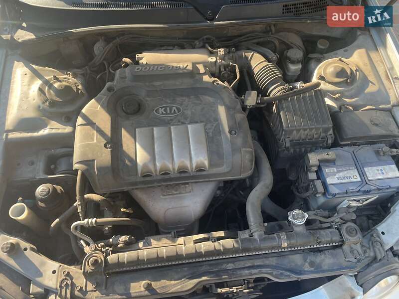 Седан Kia Magentis 2006 в Днепре
