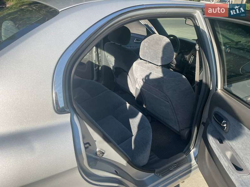 Седан Kia Magentis 2006 в Днепре