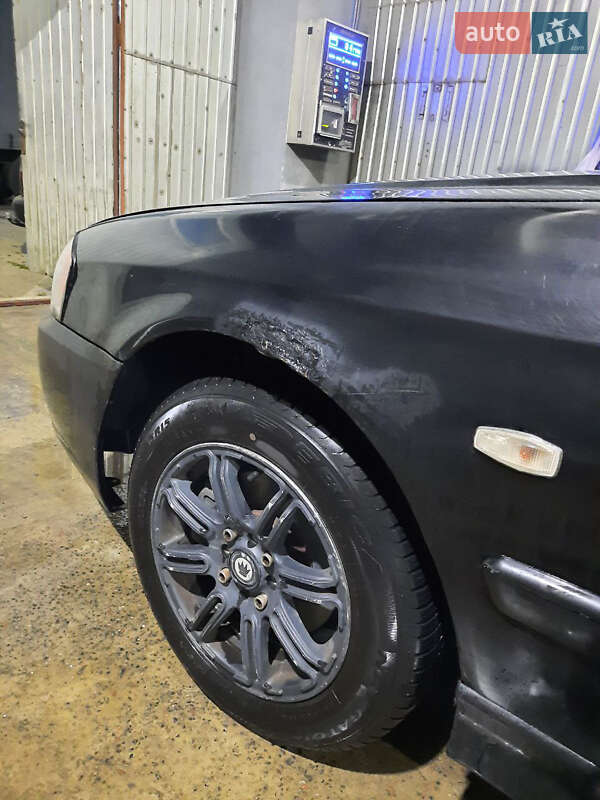 Седан Kia Magentis 2004 в Ромнах