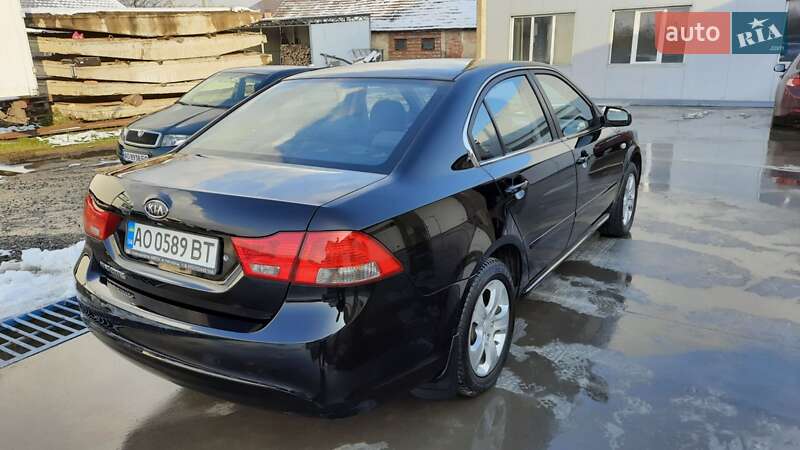 Седан Kia Magentis 2009 в Берегово