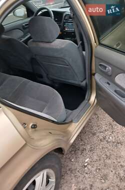 Седан Kia Magentis 2001 в 
