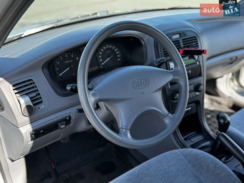 Седан Kia Magentis 2006 в Славянске