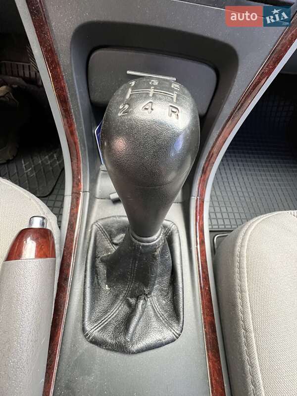 Седан Kia Magentis 2004 в Луцке