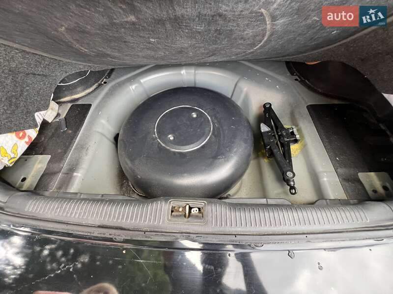 Седан Kia Magentis 2004 в Луцке