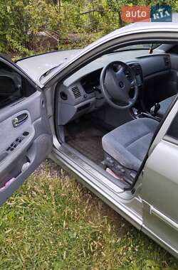 Седан Kia Magentis 2006 в Горішніх Плавнях