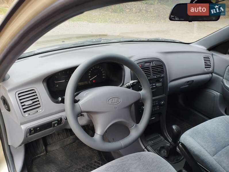 Седан Kia Magentis 2003 в Звенигородці