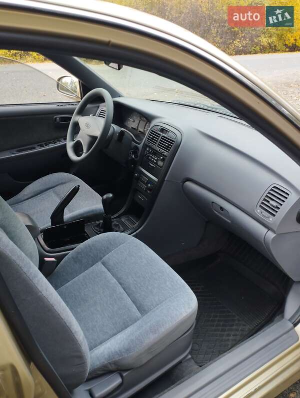 Седан Kia Magentis 2003 в Звенигородці