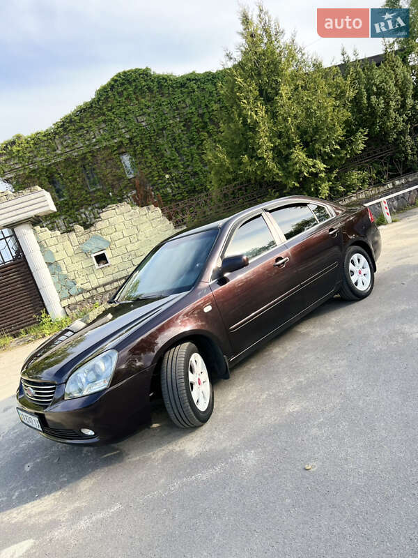 Седан Kia Magentis 2006 в  фото Седан Kia Magentis 2006 в