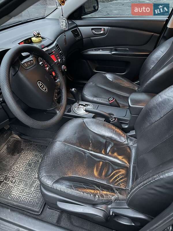 Седан Kia Magentis 2008 в Горішніх Плавнях