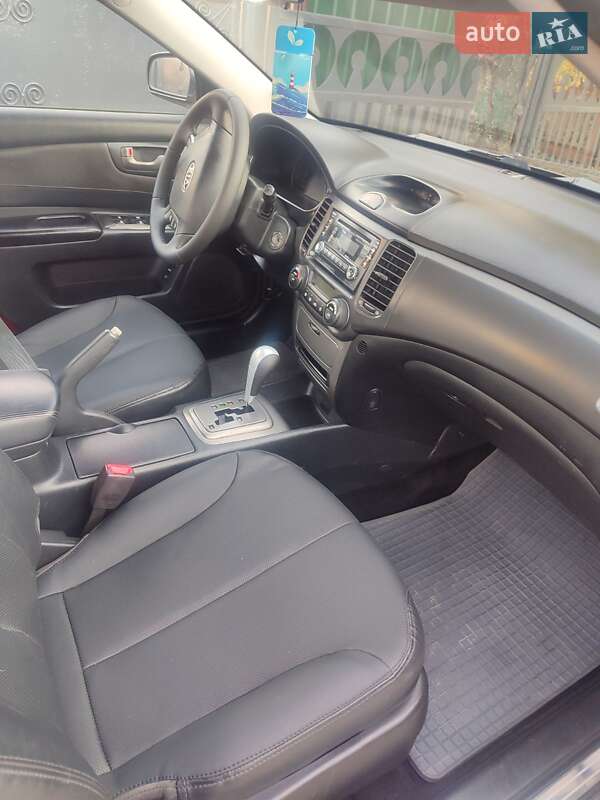 Седан Kia Magentis 2006 в Новоархангельську