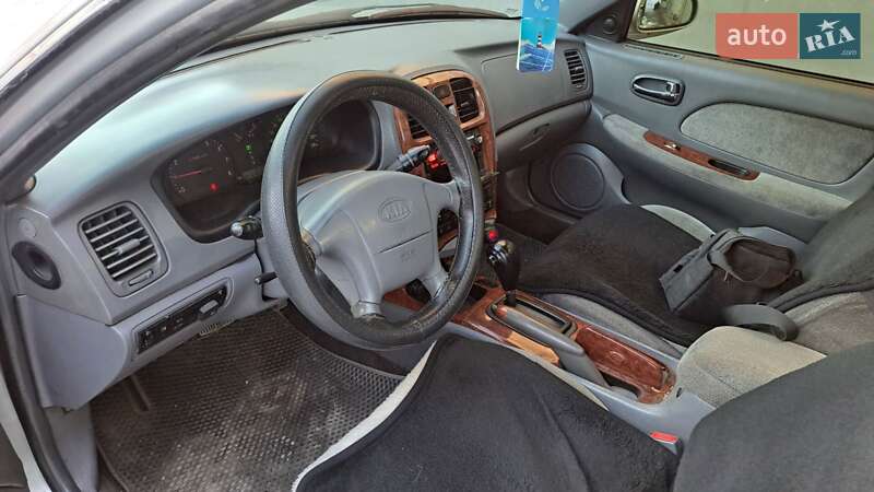 Седан Kia Magentis 2002 в Кропивницком