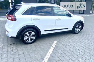 Позашляховик / Кросовер Kia Niro 2016 в 