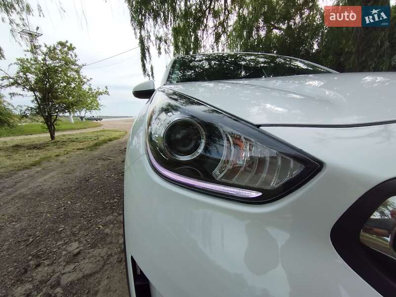 Позашляховик / Кросовер Kia Niro 2017 в Овідіополі фото 5 Позашляховик / Кросовер Kia Niro 2017 в Овідіополі