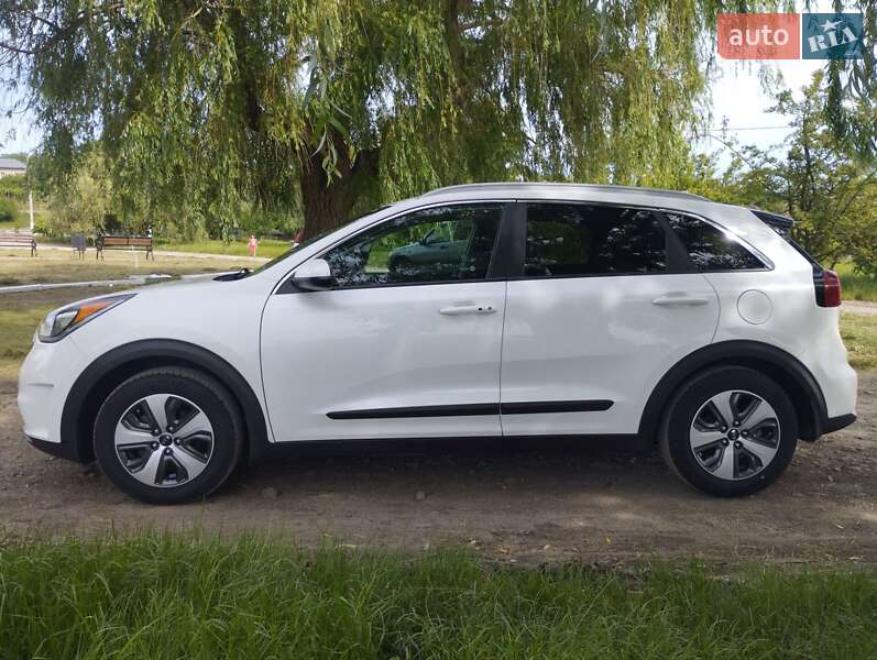 Позашляховик / Кросовер Kia Niro 2017 в Овідіополі фото 11 Позашляховик / Кросовер Kia Niro 2017 в Овідіополі